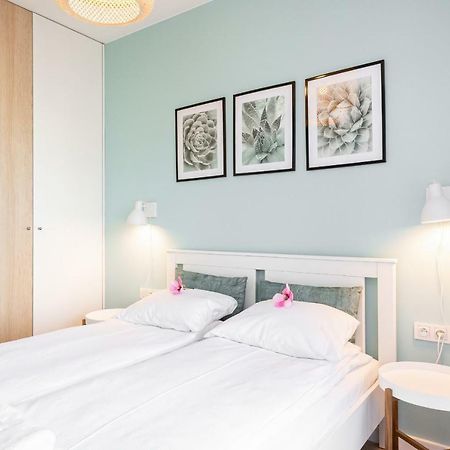 Apartment Walonska With Free Parking Wroclaw By Noclegi Renters Exterior foto